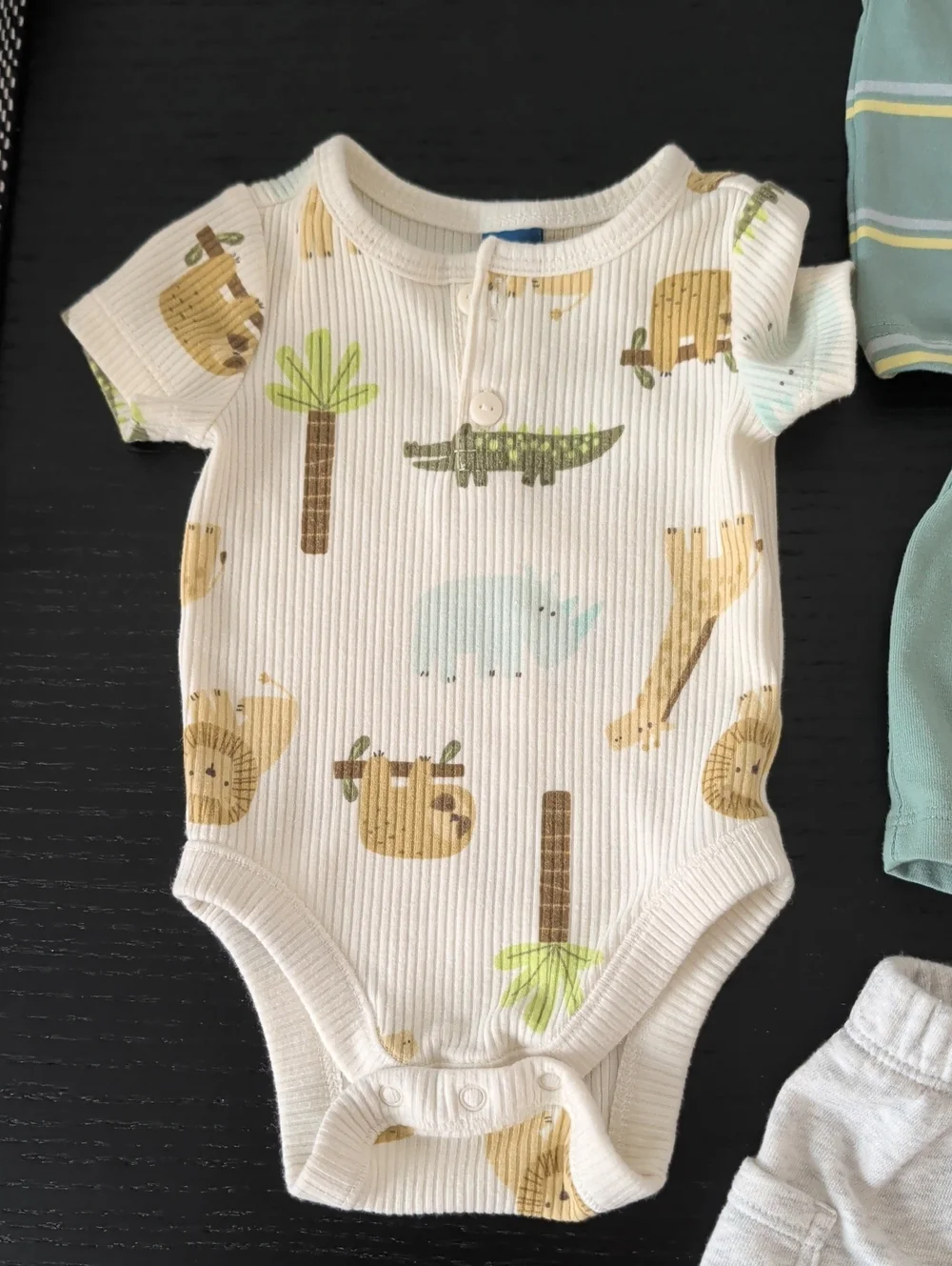 8 Piece Lot Baby Boy 0 - 3 Months Old Navy Safari Onesie Shorts Shirt Jeans